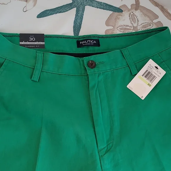 NWT, Nautica Men's 30" Waist Classic Fit Parrot Green Khaki Shorts - Picture 3 of 6